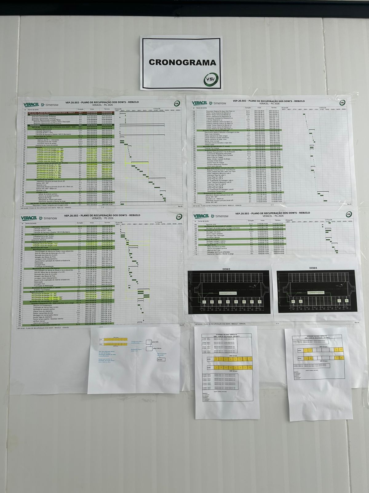 Cronogramas e desenhos técnicos organizados no quadro de gestão